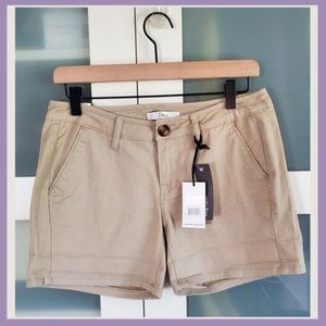 ✨ Dex Khaki Women’s Shorts — Size 26 ✨